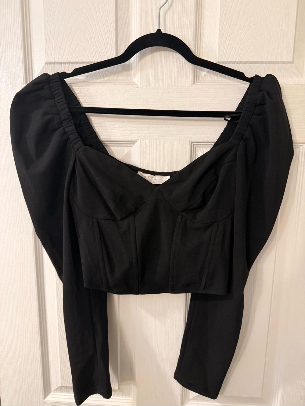 Astr Black Puff-Sleeve Sweetheart Crop Top